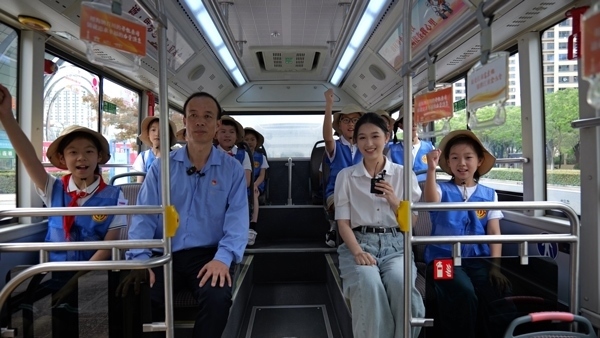 江蘇省太倉(cāng)市總工會(huì)舉行“坐上勞?！畬＞€’跟著榜樣看太倉(cāng)”直播活動(dòng)。江蘇省總工會(huì)供圖