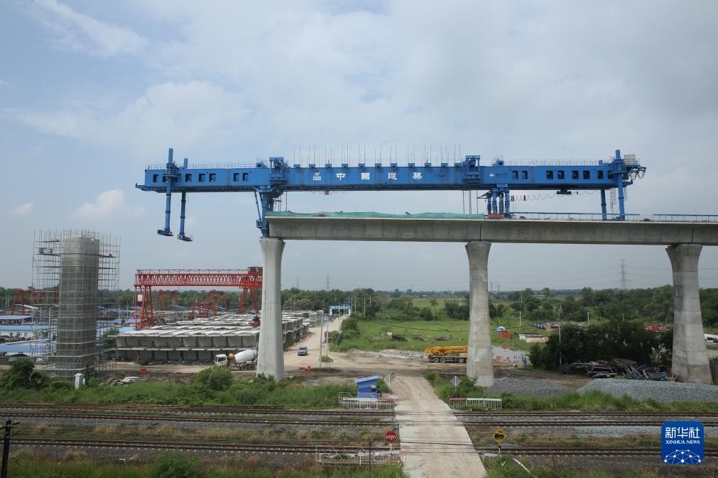 這是10月11日拍攝的位于泰國大城府的中泰高鐵項(xiàng)目4-3標(biāo)段施工現(xiàn)場。新華社記者 孫瑋彤 攝