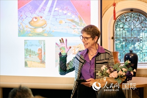 英國筷子俱樂部“接觸中國”項目聯(lián)合負責人童海珍致辭 楊浩鵬攝