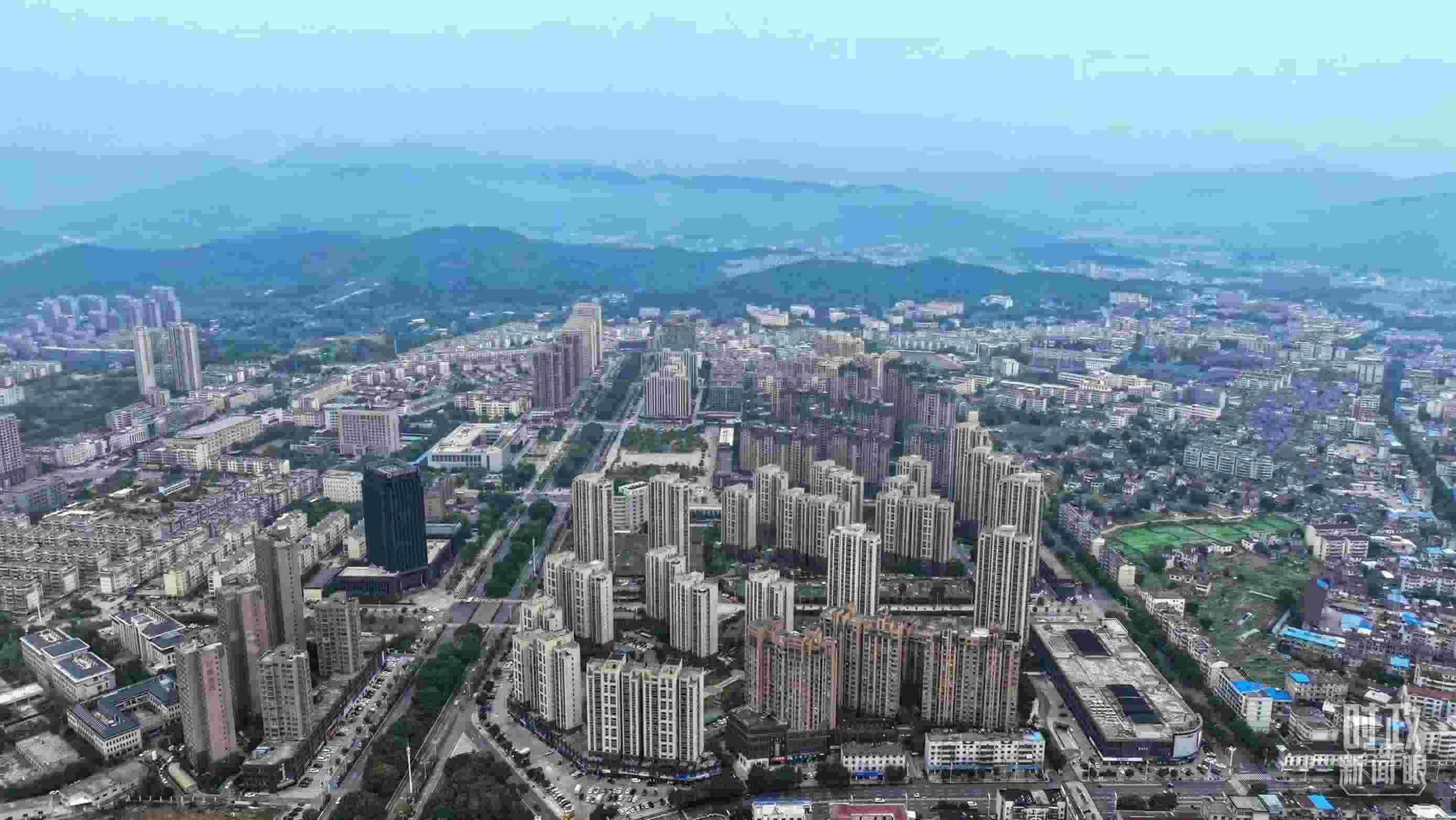 △俯瞰桐城市。（總臺記者葛啟文拍攝）