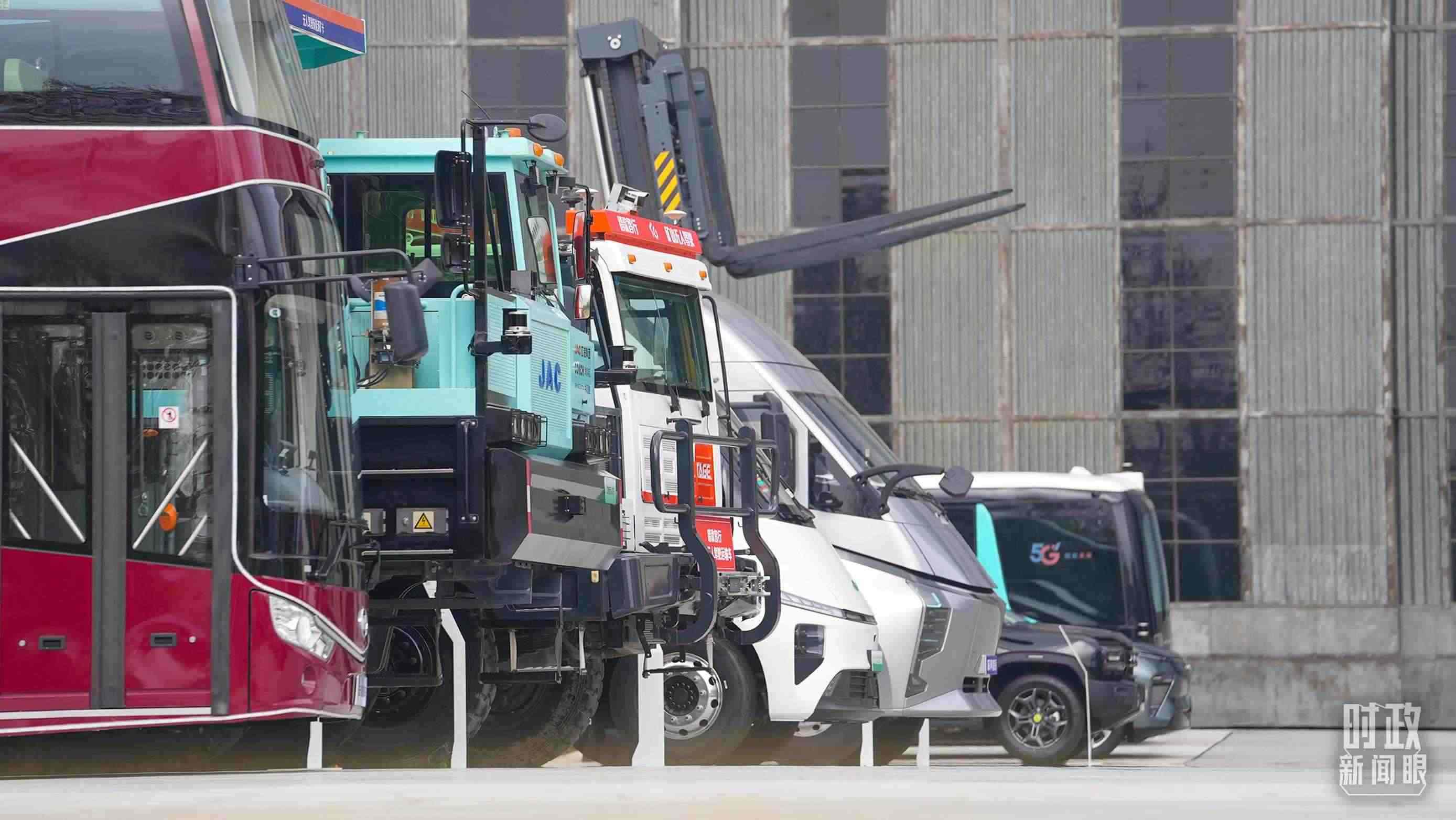 △安徽省重大科技創(chuàng)新成果集中展示展出的新能源汽車。（總臺央視記者金雨秋拍攝）