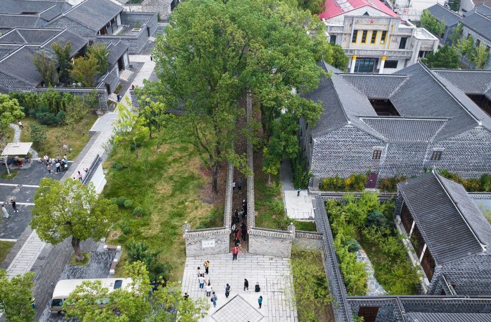 ↑位于安徽省桐城市的六尺巷。