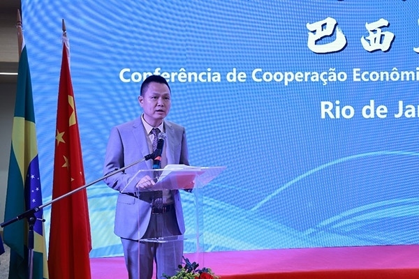 中國(guó)駐里約熱內(nèi)盧總領(lǐng)館副總領(lǐng)事王尉育在活動(dòng)現(xiàn)場(chǎng)致辭。人民網(wǎng)記者 陳海琪攝