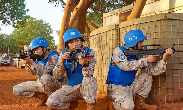 匯報一線偵察情況。王軍杰攝