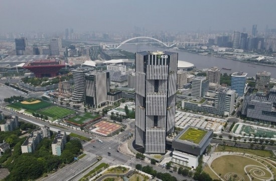 位于中國上海浦東新區(qū)世博園區(qū)的金磚國家新開發(fā)銀行總部大樓（2022年6月17日攝，無人機照片）。新華社記者方喆攝