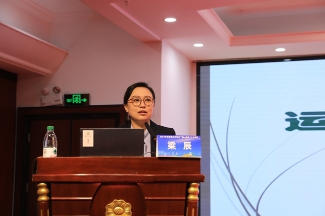 國(guó)家體育總局運(yùn)動(dòng)醫(yī)學(xué)研究所醫(yī)務(wù)監(jiān)督中心副主任、中國(guó)體育科學(xué)學(xué)會(huì)運(yùn)動(dòng)醫(yī)學(xué)分會(huì)副秘書(shū)長(zhǎng)梁辰授課。主辦方供圖