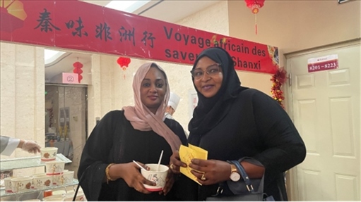 陜西涼皮+清真肉夾饃受到乍得友人歡迎。主辦方供圖