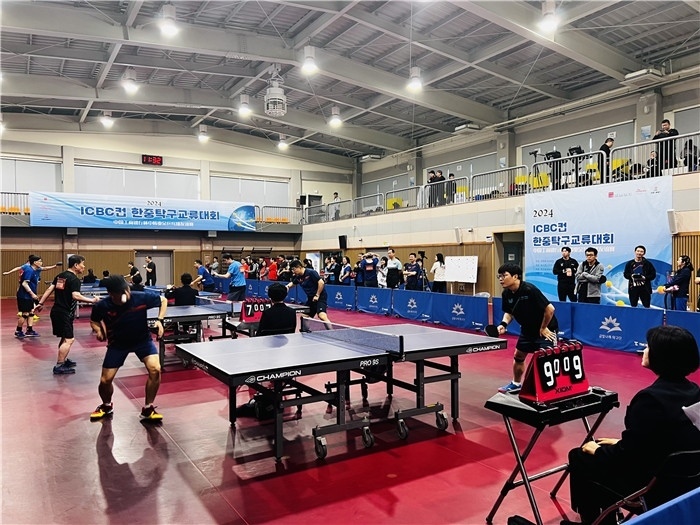 圖為中韓業(yè)余乒乓球友誼賽現(xiàn)場(chǎng)。 首爾中國文化中心供圖