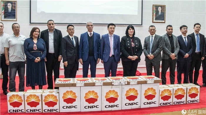 中企向阿爾及利亞大學(xué)捐贈電教設(shè)備活動現(xiàn)場。人民網(wǎng)記者 郝瑞敏攝