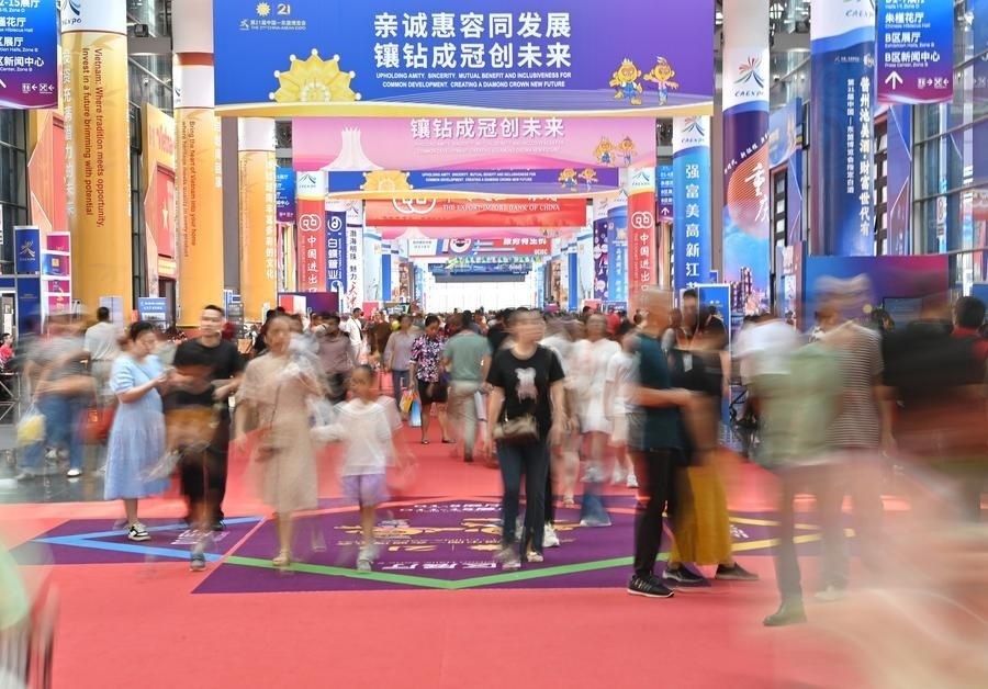 2024年9月28日，觀眾在廣西南寧市舉行的第21屆中國—東盟博覽會上參觀。新華社記者 周華 攝