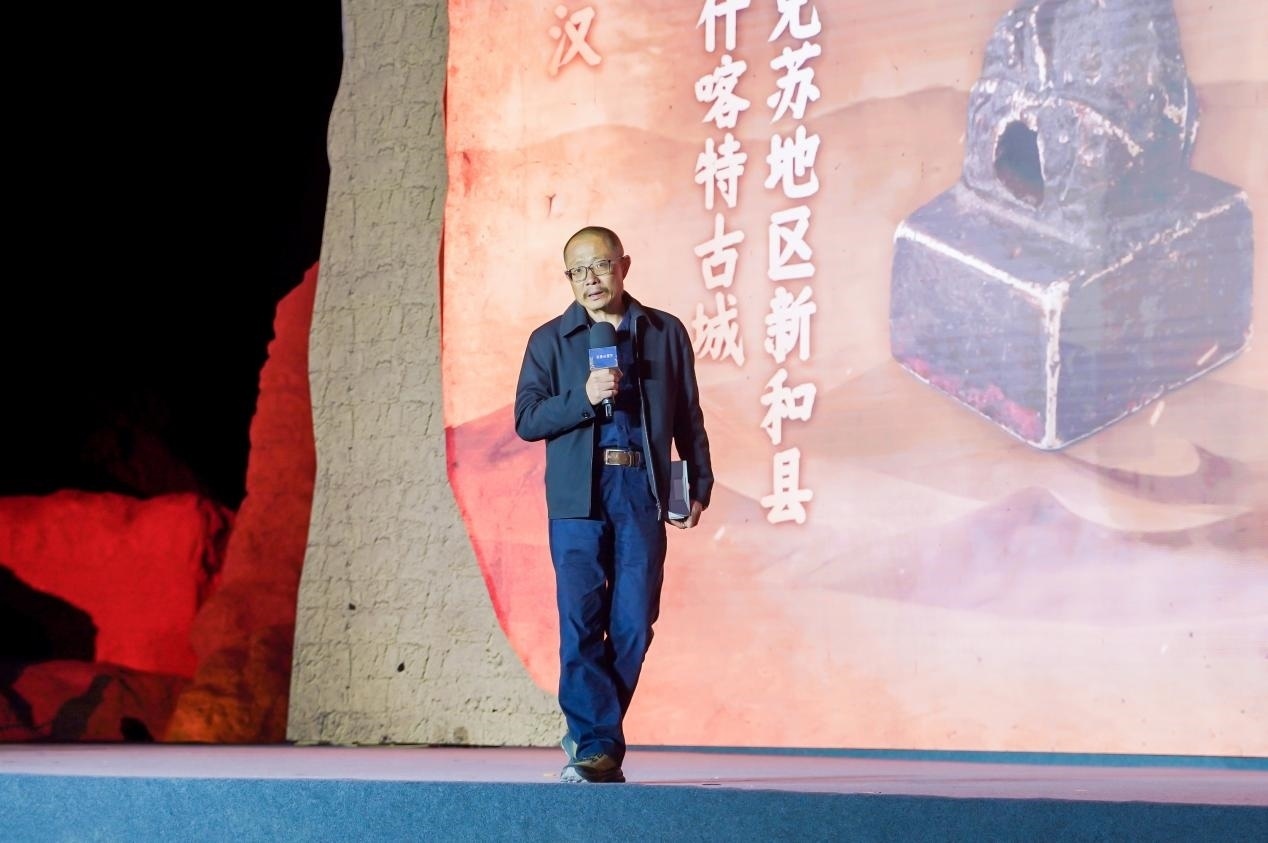 陳凌在“何以中國·五星出東方”網(wǎng)絡(luò)主題宣傳活動現(xiàn)場演講。人民視頻供圖