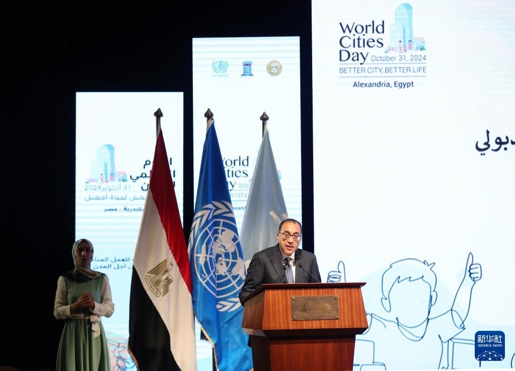 10月31日，在埃及亞歷山大，埃及總理馬德布利在活動(dòng)上致辭。新華社記者 王東震 攝