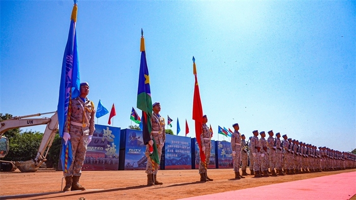 授勛官兵莊嚴(yán)列隊(duì)。王軍杰攝