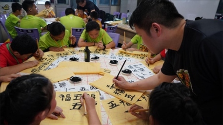 書法教學(xué)。主辦方供圖