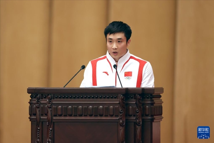 11月15日，跳水運(yùn)動(dòng)員曹緣在報(bào)告會(huì)上發(fā)言。新華社記者 李明 攝