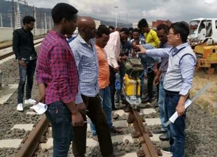 山東職業(yè)學(xué)院開展亞吉鐵路運(yùn)營技術(shù)培訓(xùn)。教育部職業(yè)教育與成人教育司供圖