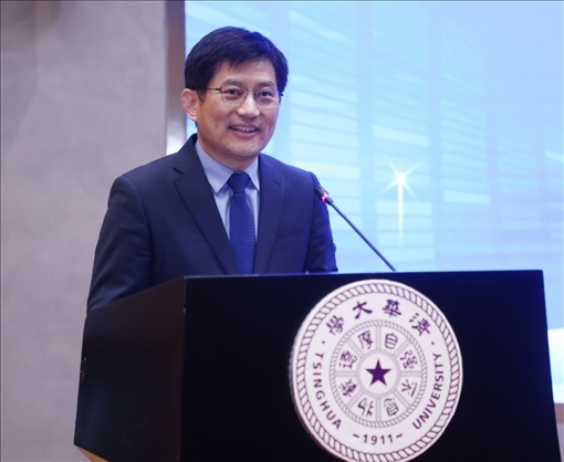 清華大學(xué)國(guó)家治理研究院執(zhí)行院長(zhǎng)、清華大學(xué)計(jì)算社會(huì)科學(xué)與國(guó)家治理實(shí)驗(yàn)室執(zhí)行主任孟慶國(guó)教授演講。供圖單位：清華大學(xué)國(guó)家治理研究院