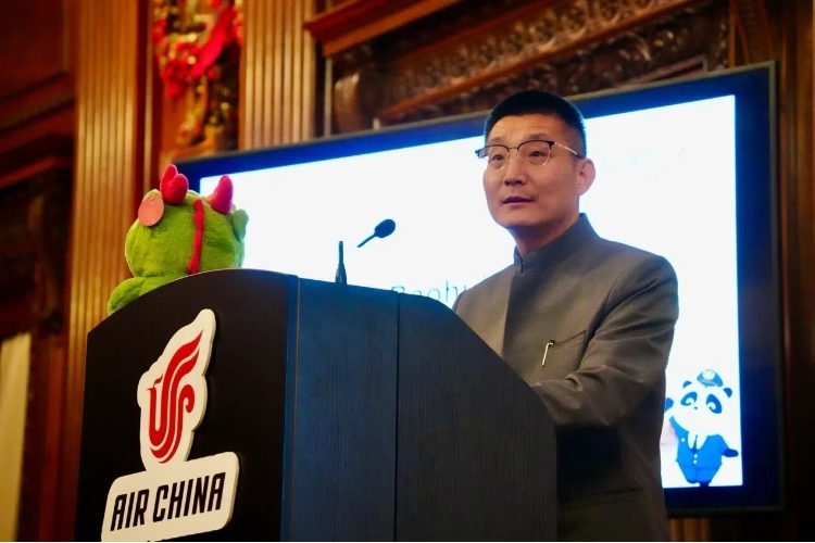 國(guó)航倫敦營(yíng)業(yè)部總經(jīng)理夏寶輝致辭。吳若鳴攝