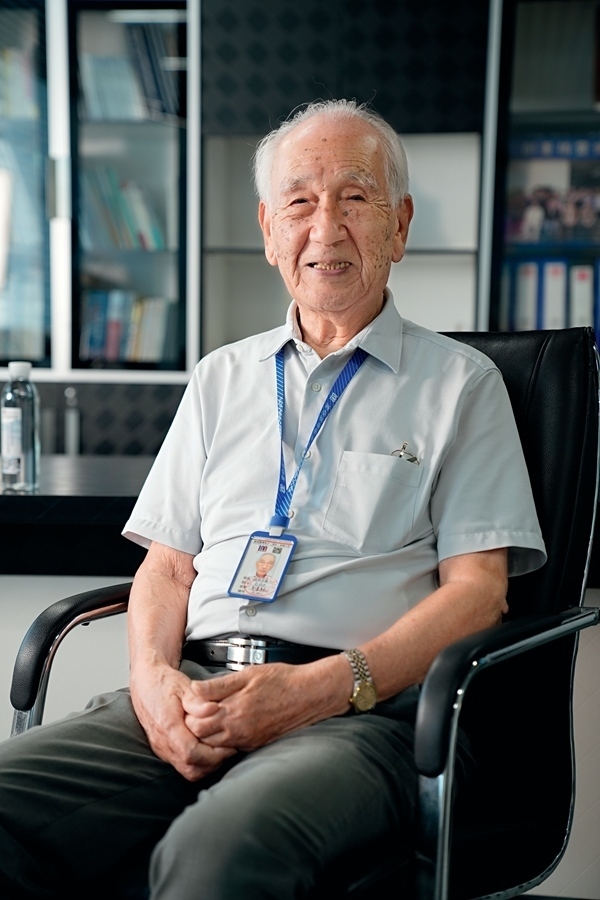 2024年8月，佐佐木俊一在深圳接受本刊記者采訪。