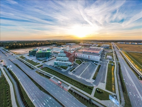 這是當(dāng)?shù)貢r(shí)間2021年10月19日在白俄羅斯首都明斯克郊區(qū)拍攝的中白工業(yè)園。