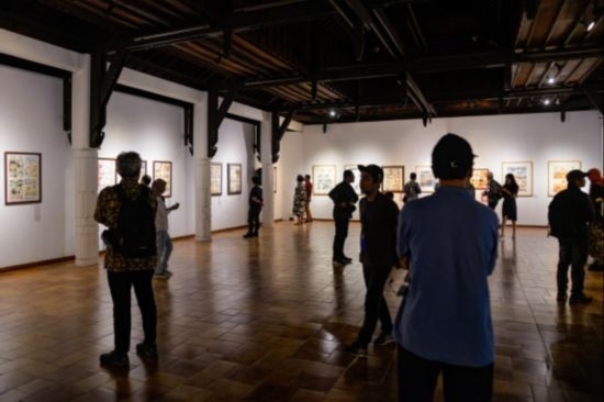 觀眾參觀“東盟-中國人文交流年”漫畫大賽展覽。記者 徐欽 攝