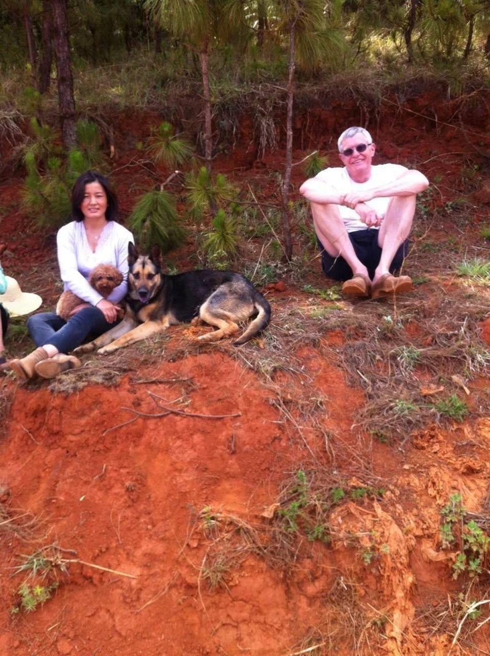 奈斯和妻子在云南東川打造了一個名叫“卡比杉”的農場。