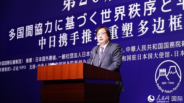 日本言論NPO理事長(zhǎng)工藤泰志宣讀《東京共識(shí)》。人民網(wǎng) 蔣曉辰攝