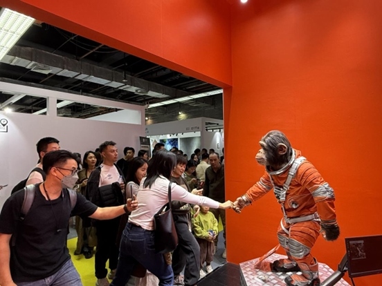本土原創(chuàng)公司JIN ARTS帶領仿生機器人亮相廣州設計周11號館。（受訪者供圖）
