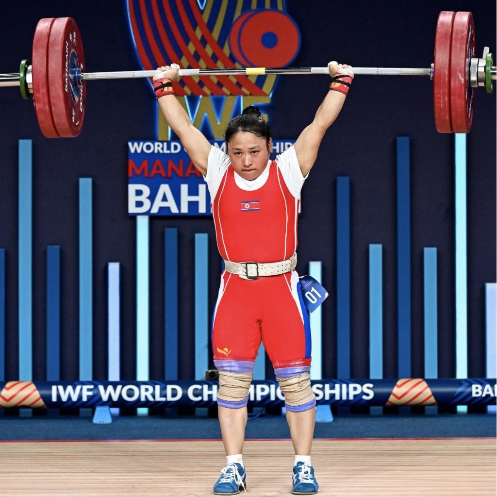 圖為李盛金在比賽中。圖片來源于國(guó)際舉重聯(lián)合會(huì)官網(wǎng)