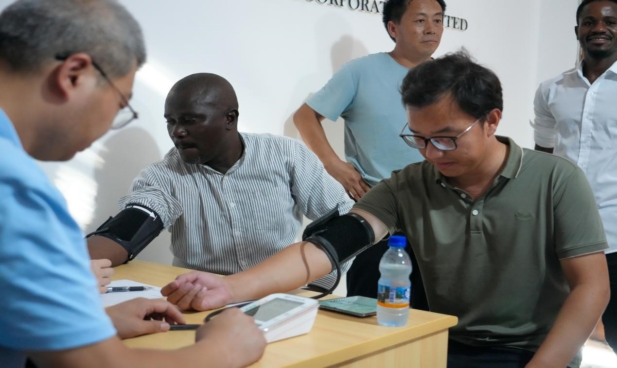 醫(yī)療隊專家診療現(xiàn)場。中國土木供圖