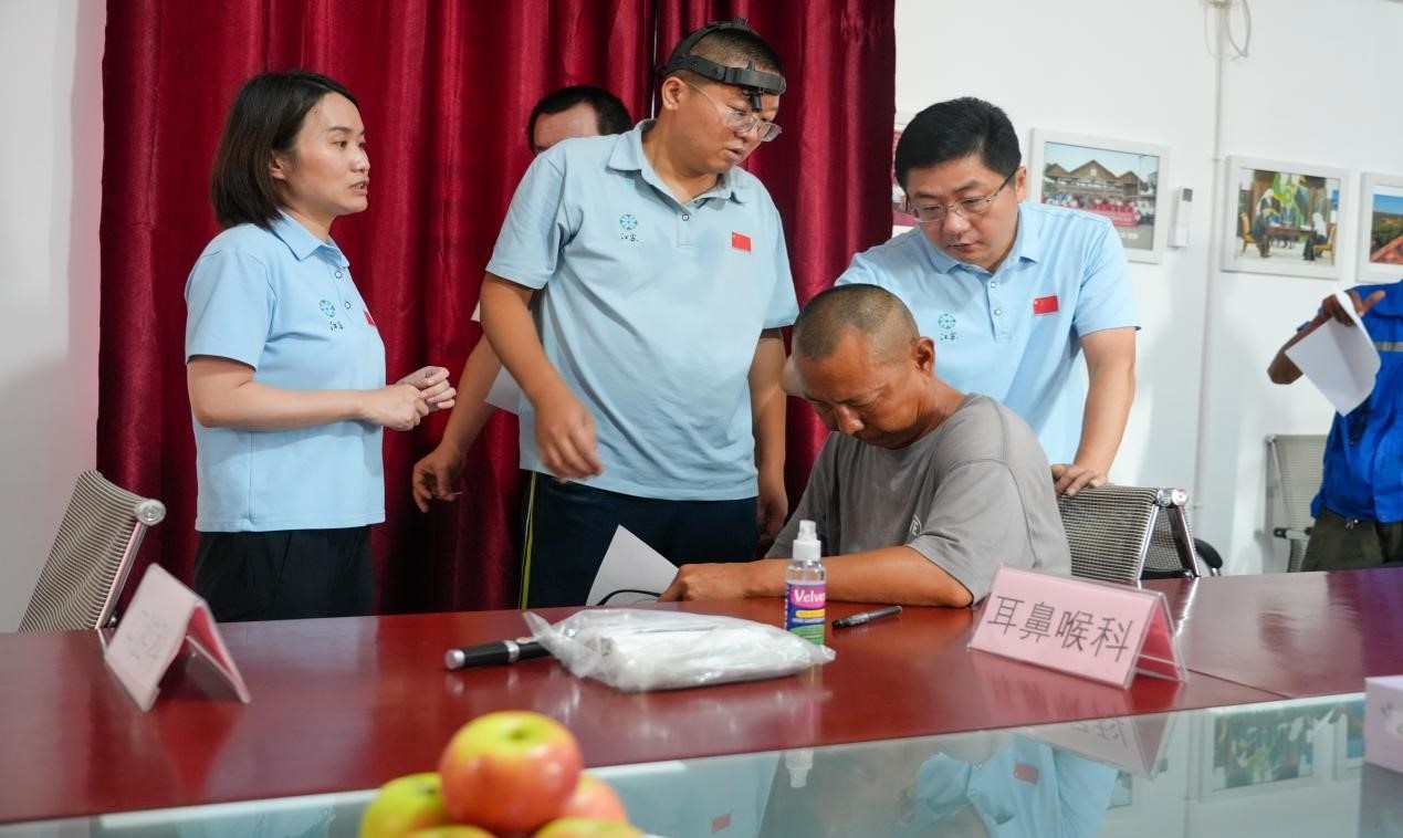 醫(yī)療隊專家診療現(xiàn)場。中國土木供圖