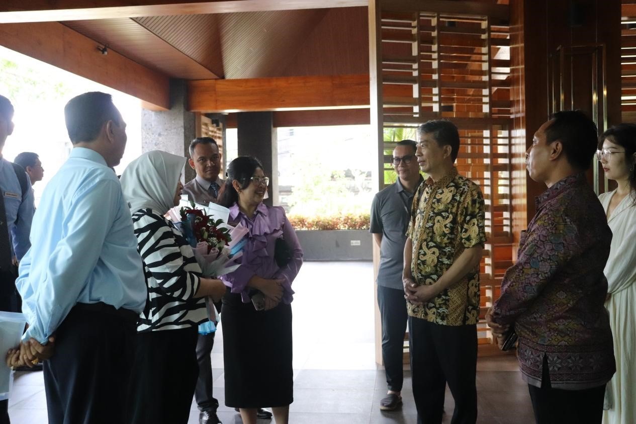 馬蒂尼與師生交流。烏達(dá)雅納大學(xué)旅游孔子學(xué)院供圖