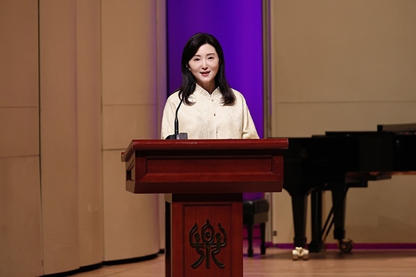 中央音樂(lè)學(xué)院黨委書記、中國(guó)民族管弦樂(lè)學(xué)會(huì)胡琴專業(yè)委員會(huì)會(huì)長(zhǎng)于紅梅致辭。中國(guó)民族管弦樂(lè)學(xué)會(huì)胡琴專業(yè)委員會(huì)供圖