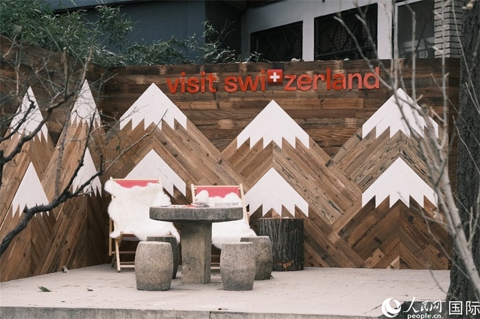 瑞士小木屋一隅，靜謐中散發(fā)出阿爾卑斯的冬日溫情。人民網(wǎng) 實習(xí)生黃睿攝