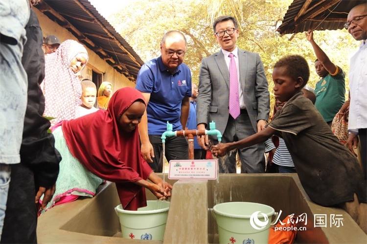 安全供水工程揭牌儀式現(xiàn)場。施亮攝