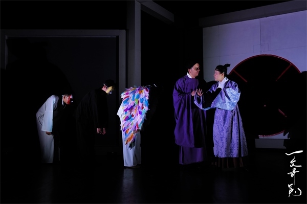 《一文奇冤》劇照。中國國家話劇院供圖