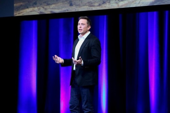  2017年9月29日，在澳大利亞阿德萊德，美國(guó)企業(yè)家埃隆·馬斯克在第68屆國(guó)際宇航大會(huì)閉幕式前做主旨演講。新華社發(fā)（閆寒?dāng)z）