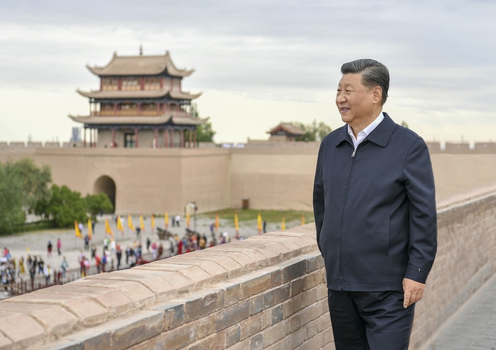 2019年8月20日上午，習(xí)近平總書記來到嘉峪關(guān)關(guān)城，登上城樓察看關(guān)城整體面貌，聽取河西走廊長(zhǎng)城、關(guān)隘歷史文化情況介紹。新華社記者 謝環(huán)馳 攝