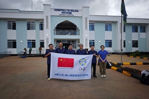 中國(guó)援桑給巴爾醫(yī)療隊(duì)在基文吉區(qū)醫(yī)院開展相關(guān)活動(dòng)。中國(guó)援桑醫(yī)療隊(duì)供圖