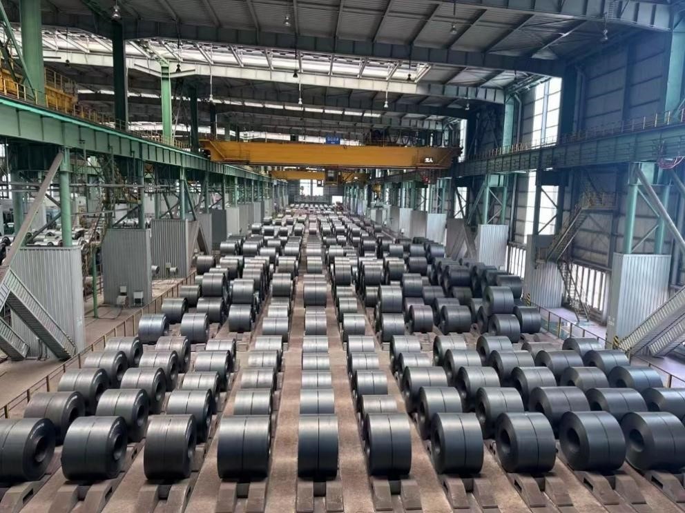 某鋼鐵工廠的自動(dòng)生產(chǎn)線。人民網(wǎng)記者 王紹紹攝