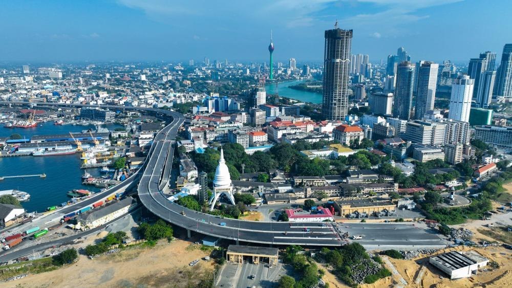 這是2025年1月13日拍攝的斯里蘭卡科倫坡風(fēng)光（無人機(jī)照片）。新華社發(fā)