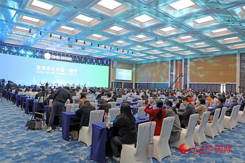 這是1月16日在南寧國際會展中心拍攝的“世界市長對話·南寧”活動現(xiàn)場。人民網(wǎng)記者 趙益普攝