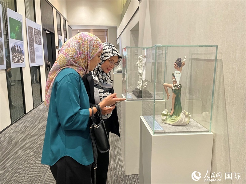 觀(guān)眾在參觀(guān)展覽。 人民網(wǎng)記者 劉慧攝
