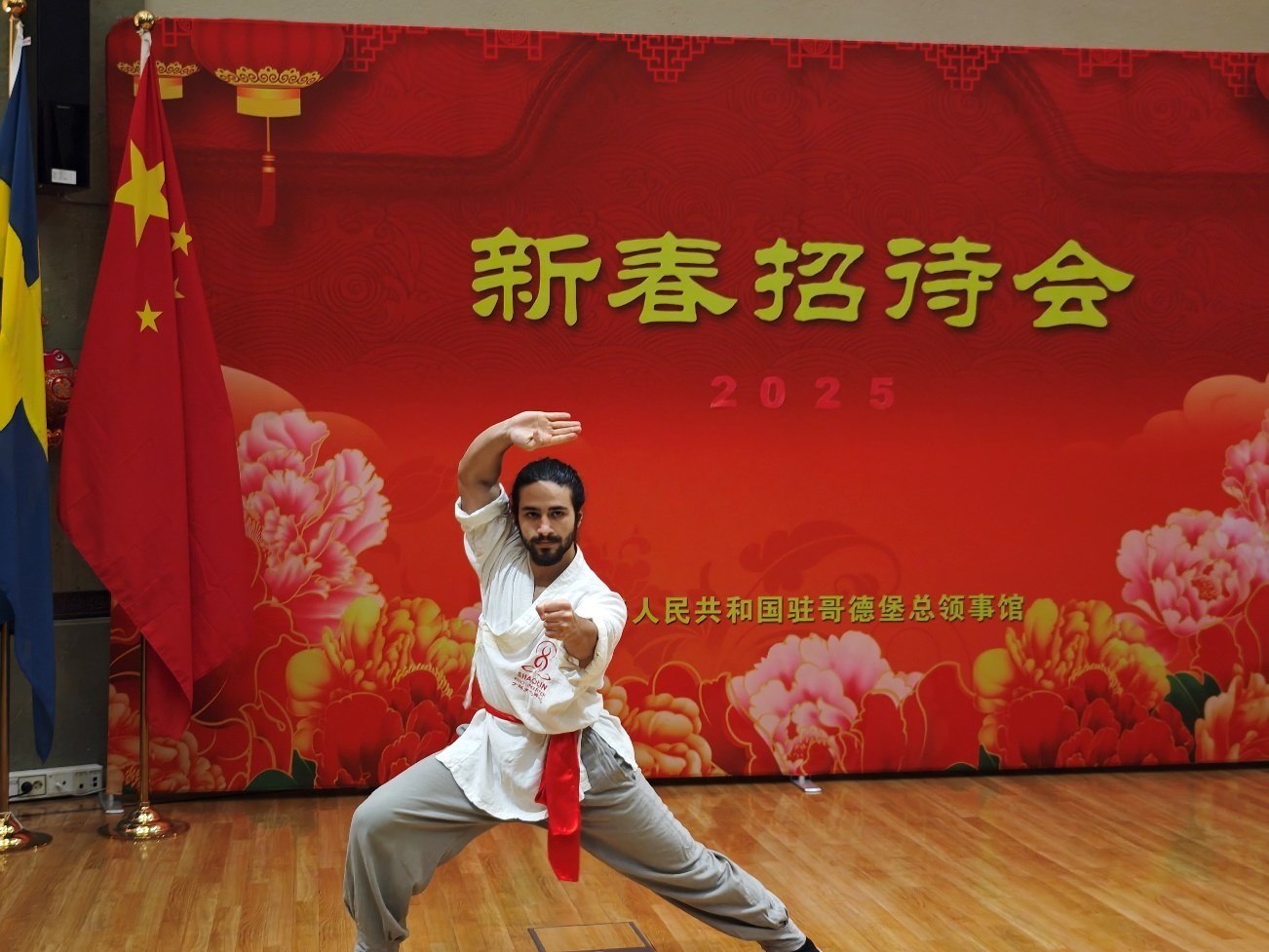 當(dāng)?shù)匚湫g(shù)愛好者的表演。中國(guó)駐哥德堡總領(lǐng)館供圖