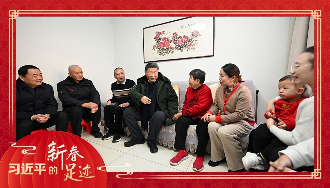 2025年1月23日，農(nóng)歷新年前夕，習(xí)近平總書(shū)記在遼寧沈陽(yáng)大東區(qū)長(zhǎng)安街道長(zhǎng)安小區(qū)考察時(shí)，走進(jìn)居民郎素蘭家中看望。