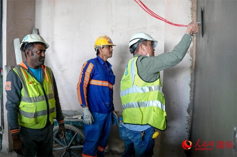 抹灰。人民網(wǎng)塔里克·易卜拉欣攝