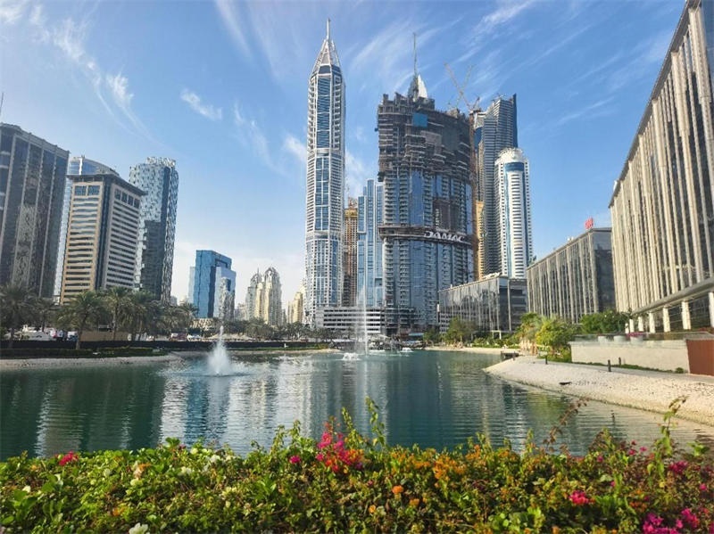 正在建設(shè)中的卡瓦利卡薩高層住宅項(xiàng)目（圖中有腳手架建筑）。 中建中東供圖 