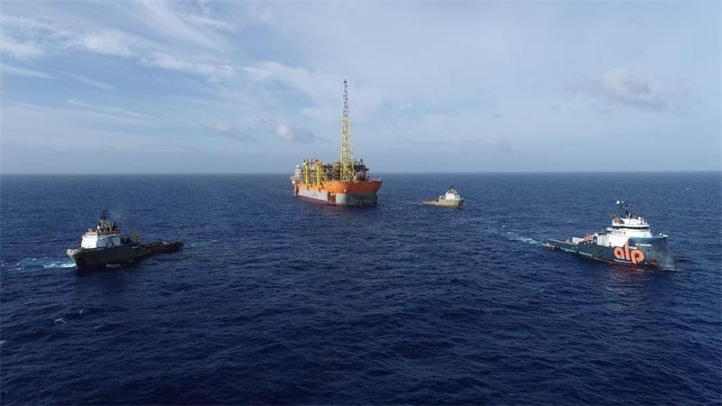 布濟烏斯七期項目浮式生產儲卸油裝置抵達油田區(qū)域。巴西國家石油公司供圖
