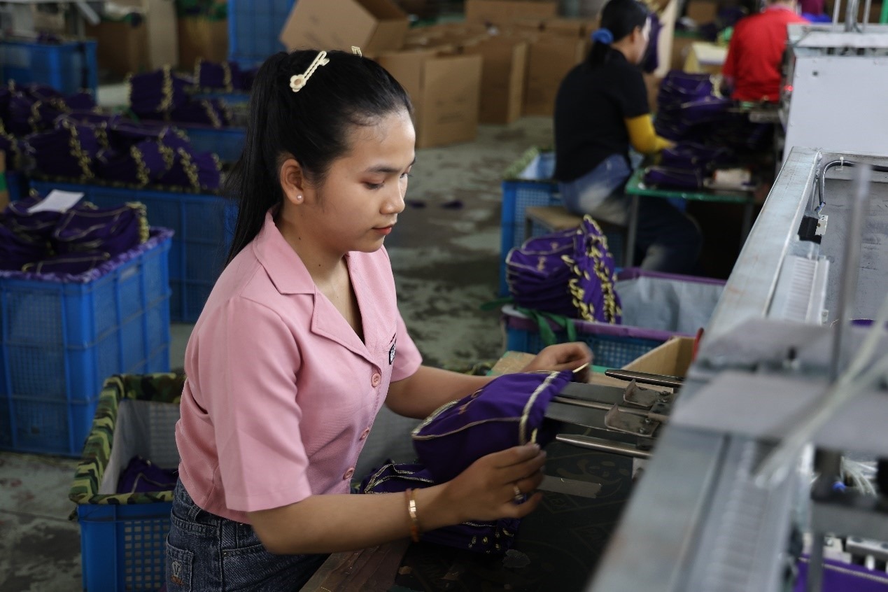 達(dá)尼在西港特區(qū)內(nèi)工作。西港特區(qū)供圖