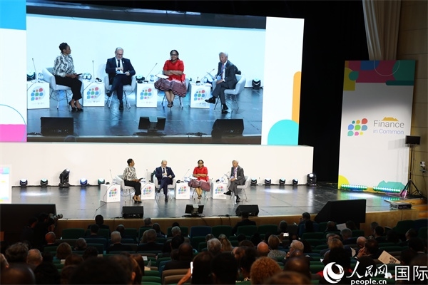 第5屆“共同金融”峰會在南非開普敦國際會議中心開幕。圖為峰會開幕式現(xiàn)場。人民網(wǎng)記者戴楷然攝